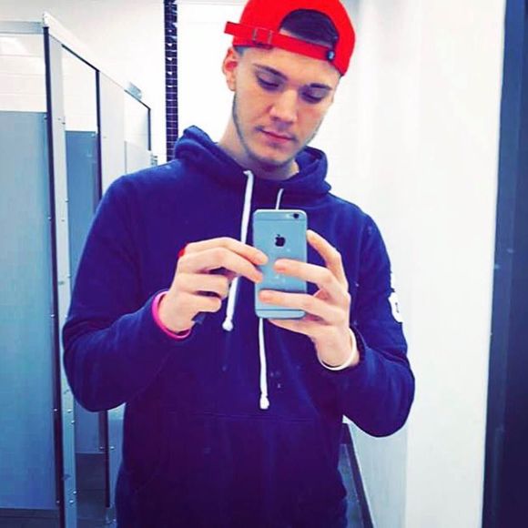 Meet your Posher, Andrew - Picture 2 of 2